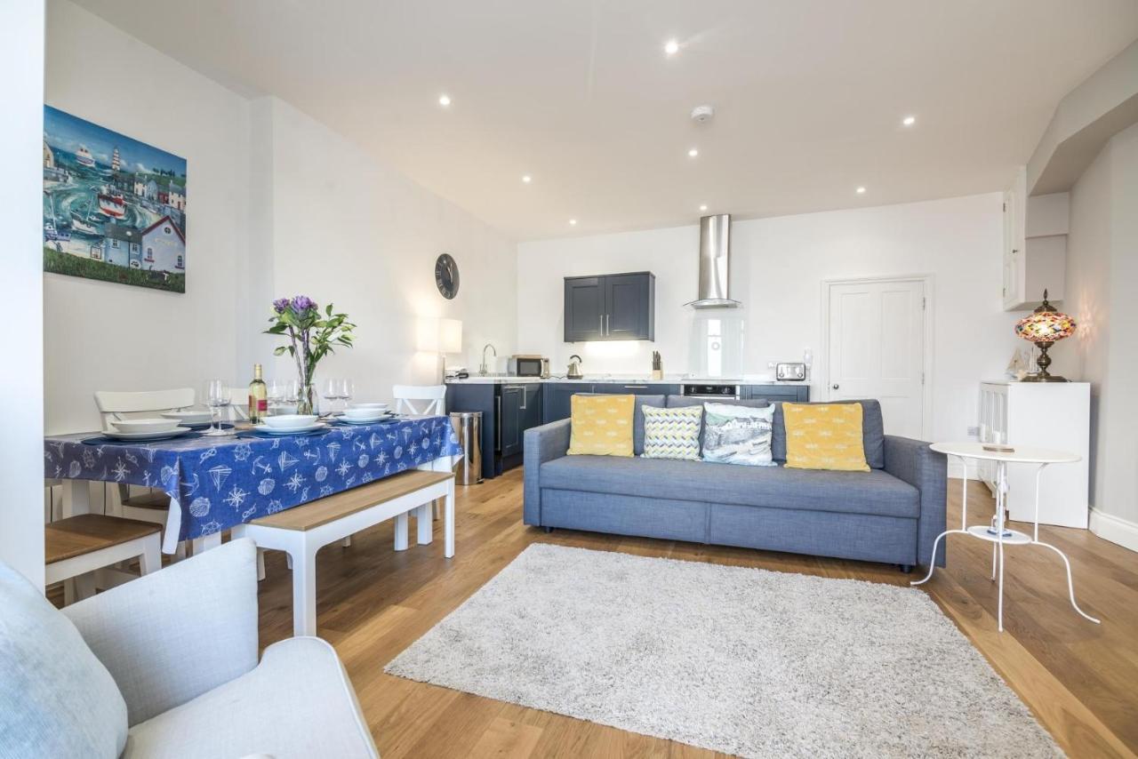 Sea Legs - 2 Bedroom Apartment - Tenby Eksteriør billede