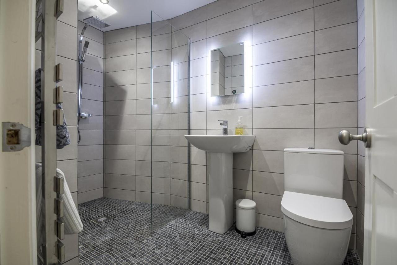 Sea Legs - 2 Bedroom Apartment - Tenby Eksteriør billede