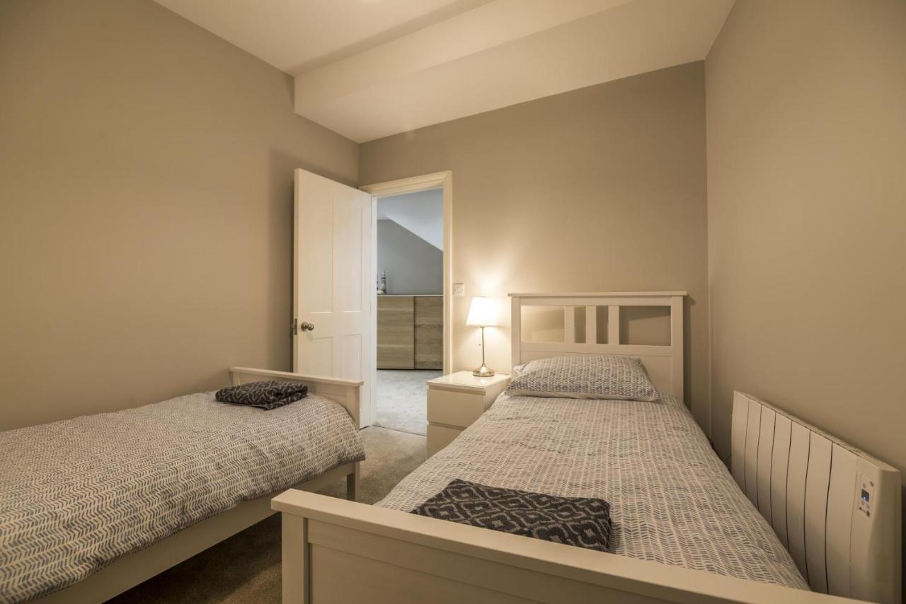 Sea Legs - 2 Bedroom Apartment - Tenby Eksteriør billede