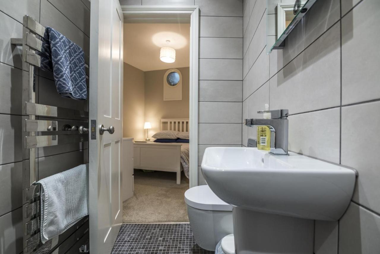 Sea Legs - 2 Bedroom Apartment - Tenby Eksteriør billede