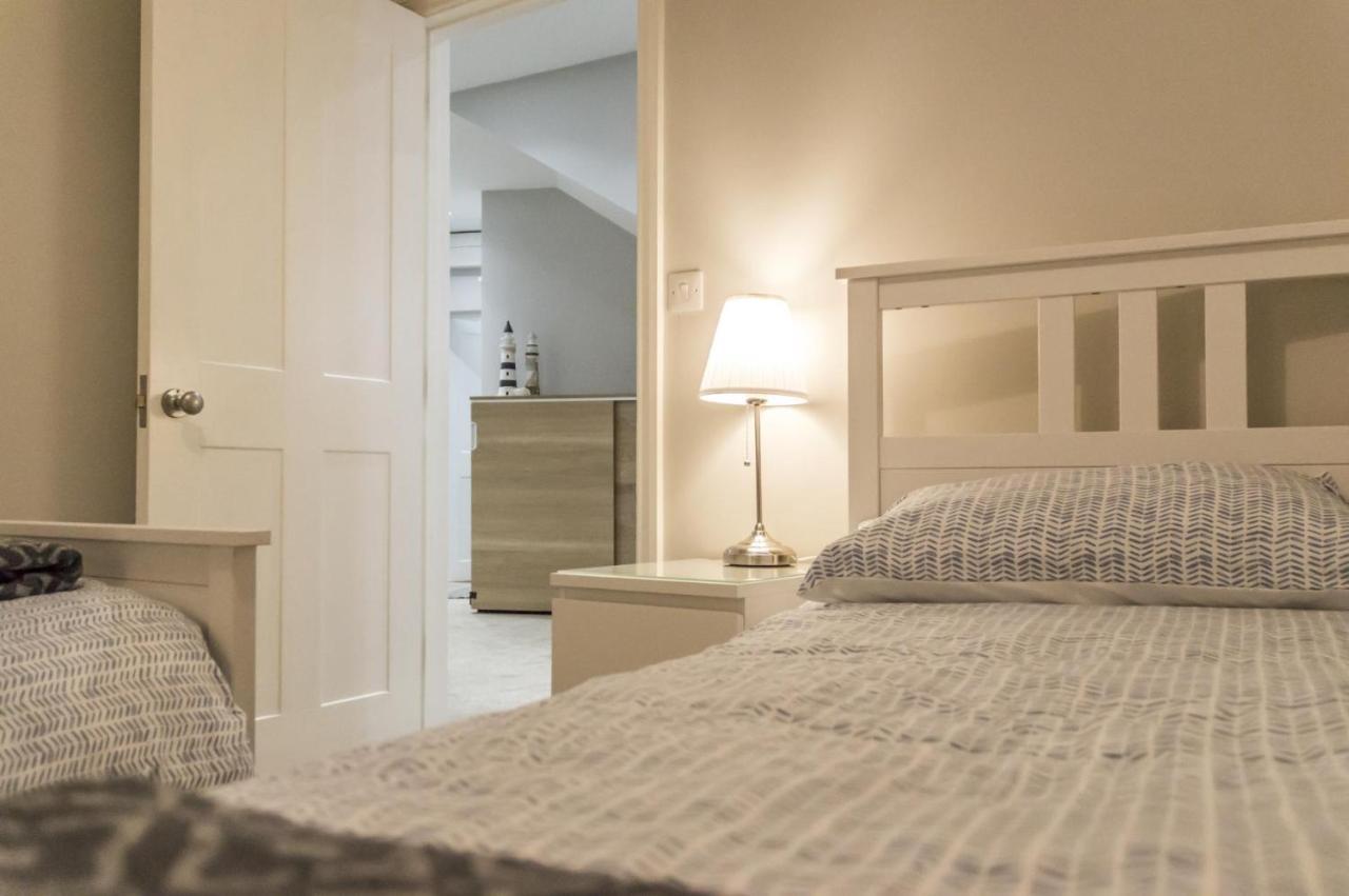 Sea Legs - 2 Bedroom Apartment - Tenby Eksteriør billede