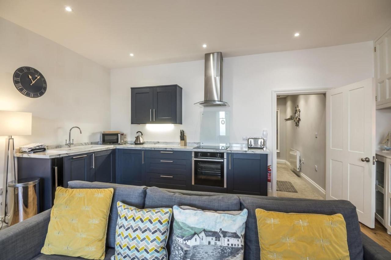 Sea Legs - 2 Bedroom Apartment - Tenby Eksteriør billede