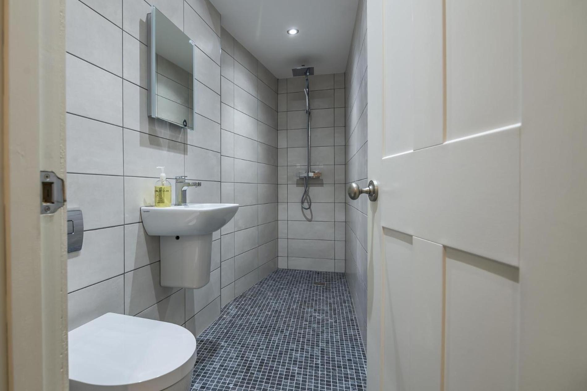Sea Legs - 2 Bedroom Apartment - Tenby Eksteriør billede
