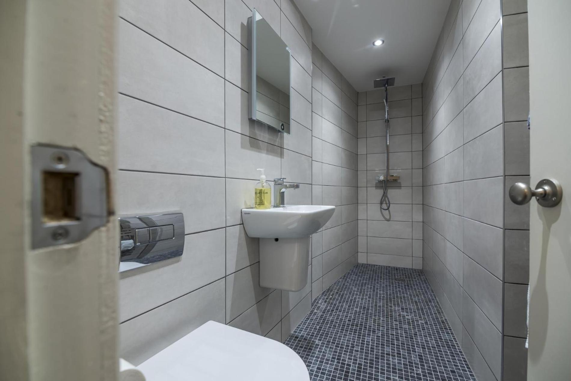Sea Legs - 2 Bedroom Apartment - Tenby Eksteriør billede