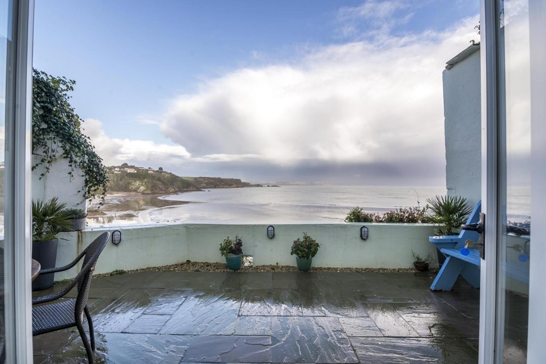 Sea Legs - 2 Bedroom Apartment - Tenby Eksteriør billede